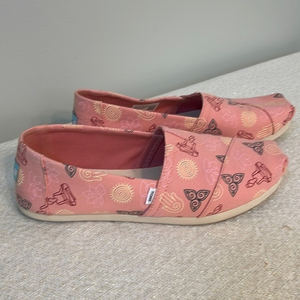 Toms Namaste Slip on shoes women’s size 8 1/2 pre-owned very‎ lightweight narrow